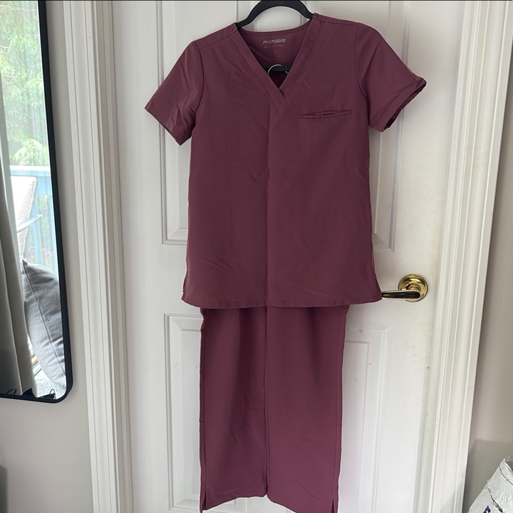 Red V-neck Raglan Short Sleeve Top for Work
